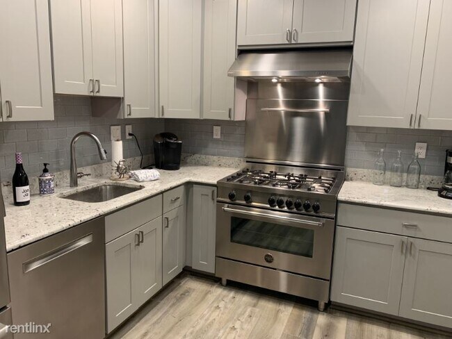 Building Photo - 2 br, 3 bath Condo - 2016 Sams Way