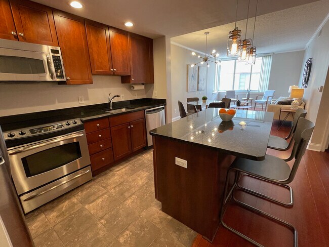 Foto del edificio - 1020 N Highland St