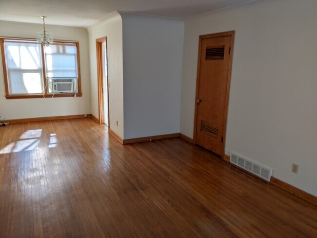 Dining Room area with door to furnace - 3735 Shelbourne Ave