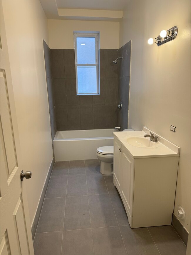 Building Photo - 3840 W Roosevelt Rd