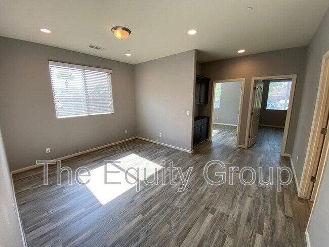 Foto del edificio - 2422 W Allen Ave