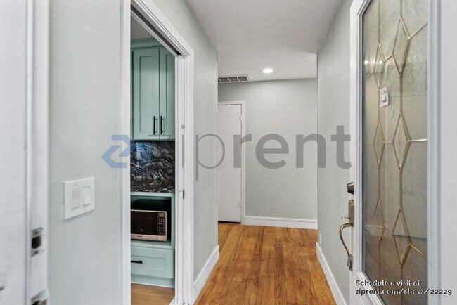 Foto del edificio - 1688 Merrill Dr