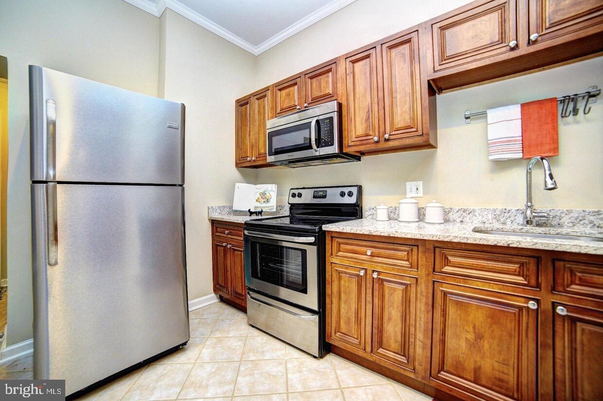 Primary Photo - 226 N Patterson Park Ave
