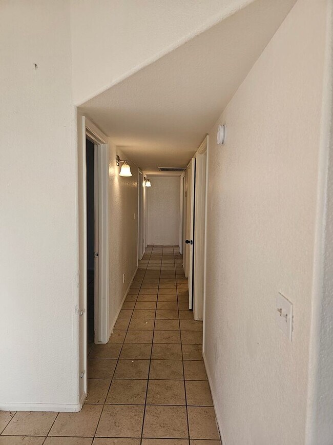 Building Photo - Kalinkin, Alex - 4th St.