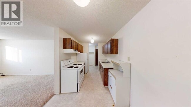 Building Photo - 9656 Hillcrest Dr