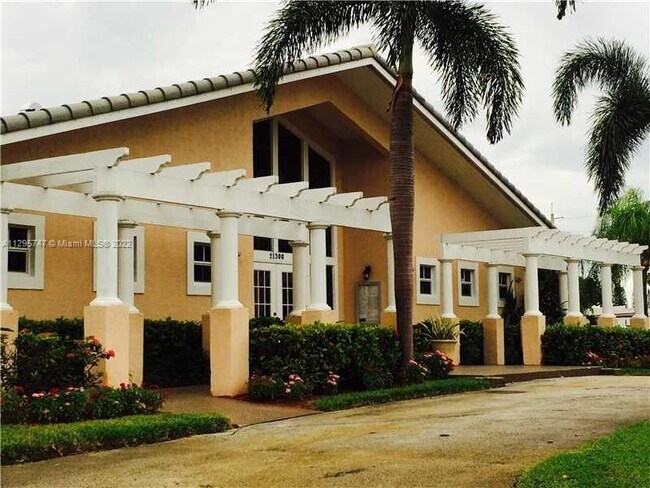 Foto del edificio - 870 NE 212th Terrace