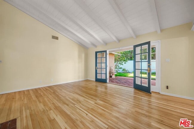 Building Photo - 125 S Saltair Ave