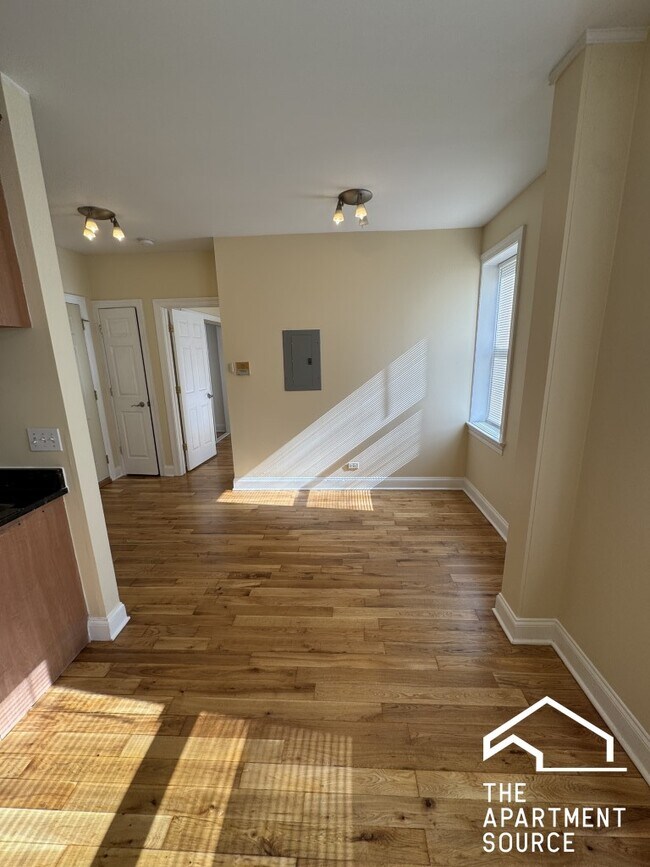 Foto del edificio - 4566 W George St