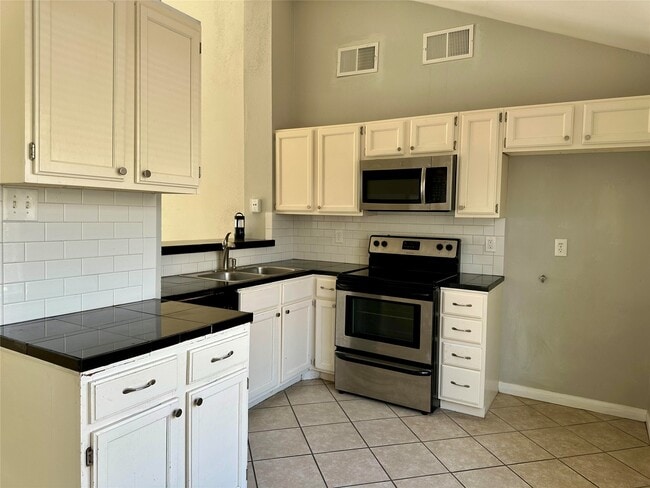 Foto del edificio - 18530 Meadows Way Dr