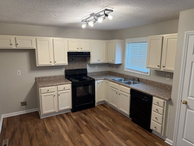 Foto del edificio - Spacious Two Bedroom Townhome In Kannapolis