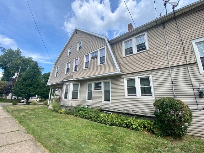 Foto del edificio - 1063 W 8th St