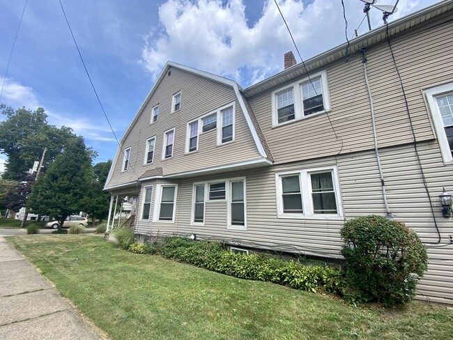 Building Photo - 1063 W 8th St