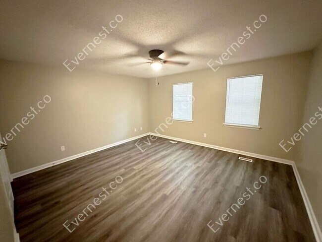 Foto del edificio - 648 Valley Crest Dr