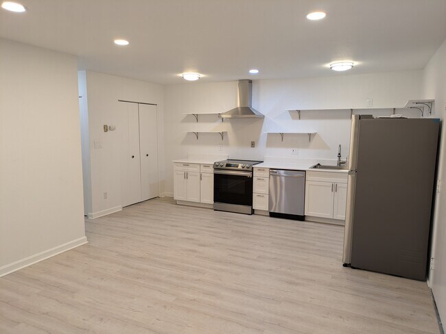 Building Photo - 850 W Moorhead Cir