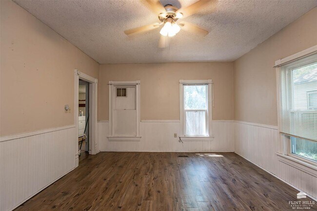 Building Photo - 509 Pierre St
