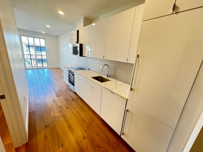 Building Photo - 97 Elmwood St