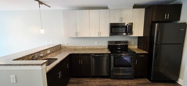 Foto del edificio - 241 Ridge Rd