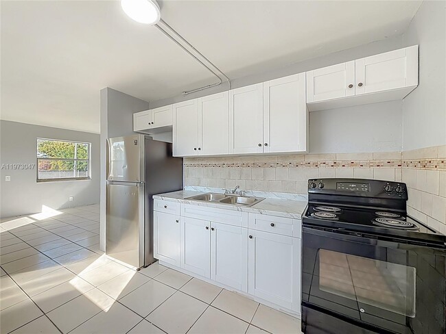 Foto del edificio - 2408 NW 8th St