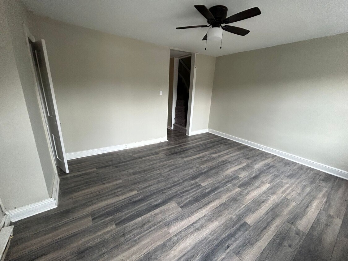 Foto principal - 512 W. Orange St.