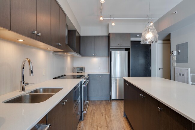 Building Photo - Stylish 1-Bed Condo for Rent on 6th Ave SW...
