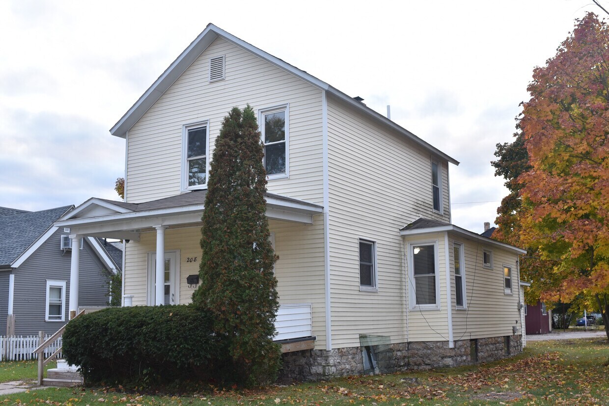 Primary Photo - 208 S 16th St