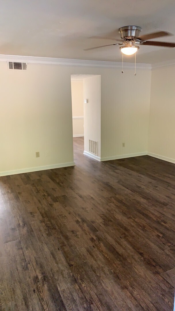 Foto del edificio - 2170 Kings Gate Cir SW