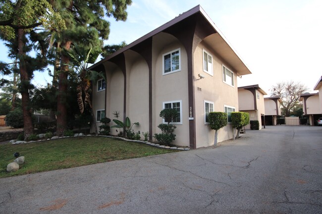Building Photo - 264 Alpine St
