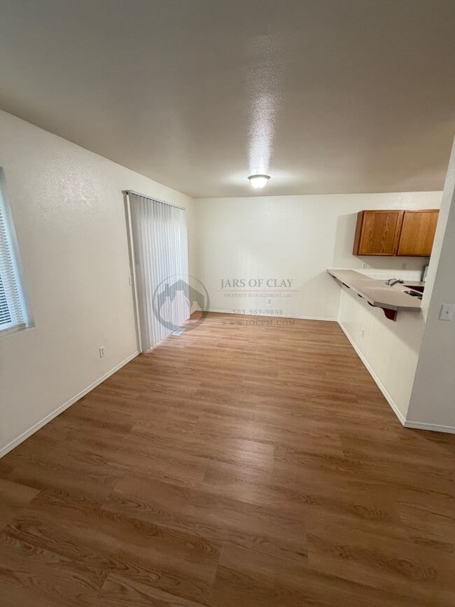 Building Photo - Charter Triplex #2023-LL723