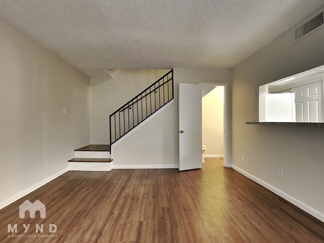 Building Photo - 5632 Birchmont Dr