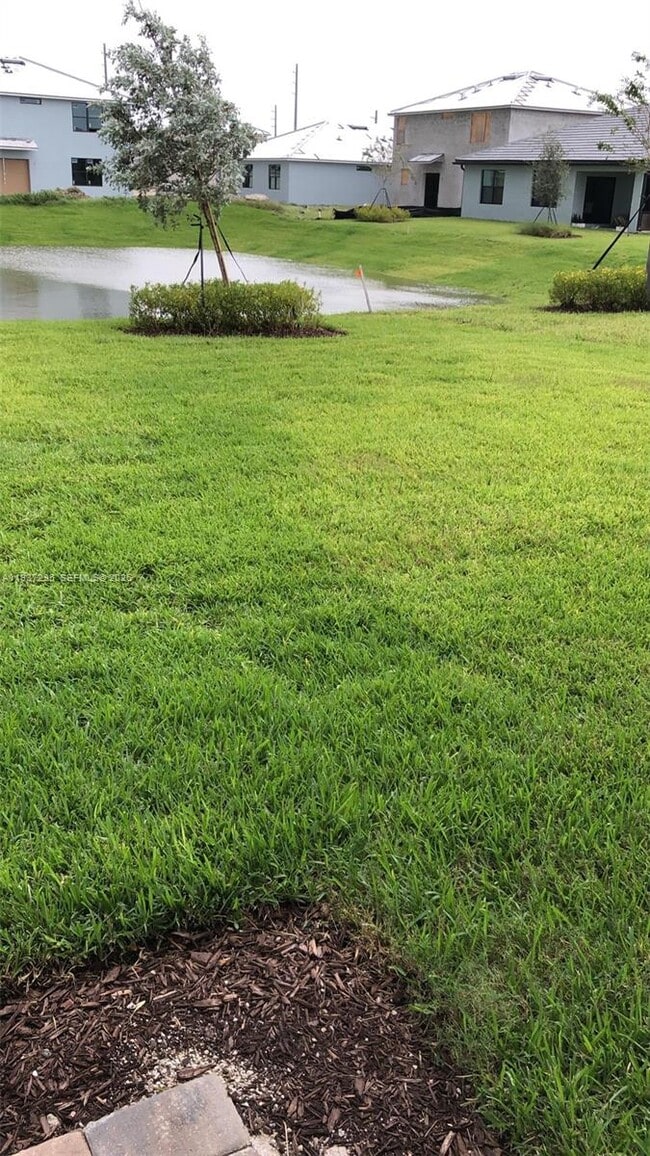 Building Photo - 3149 Poinciana St