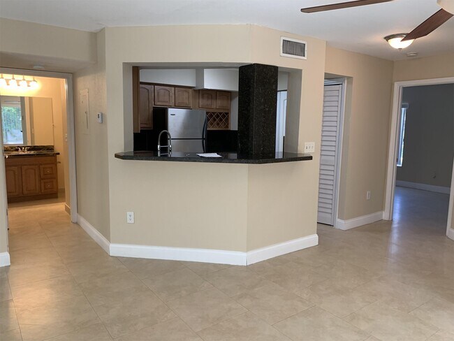Foto del edificio - 2460 NW 33rd St