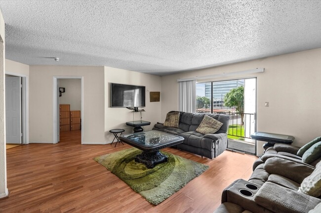 Foto del edificio - 2830 S Bartell Dr