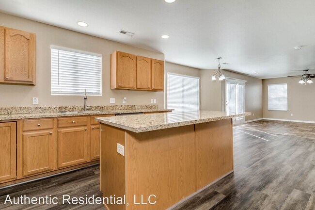 Building Photo - 4 br, 2.5 bath House - 752 E 1950 S