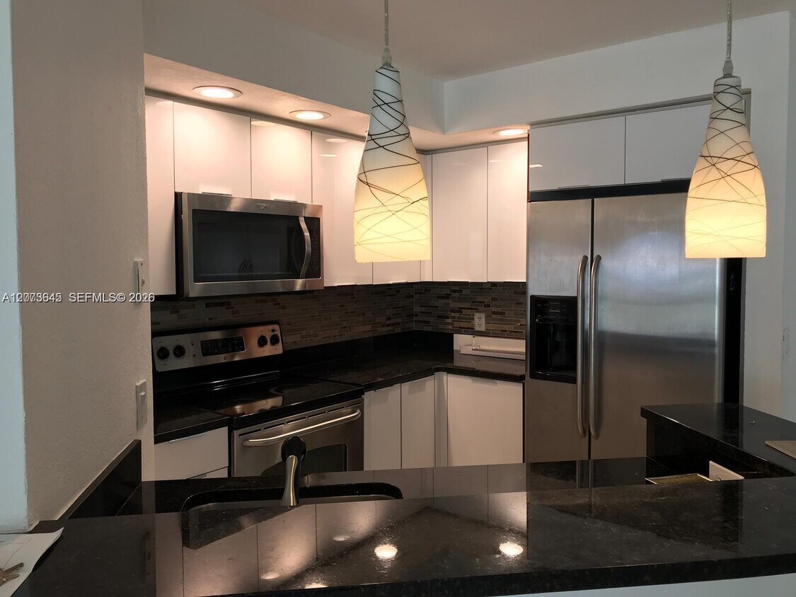 Foto del edificio - 3370 Pinewalk Dr N
