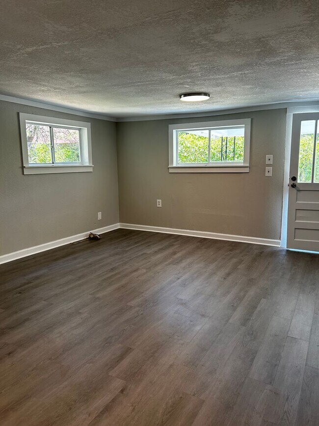 Foto del edificio - Recently Renovated 2 Bed, 1 Bath Home!