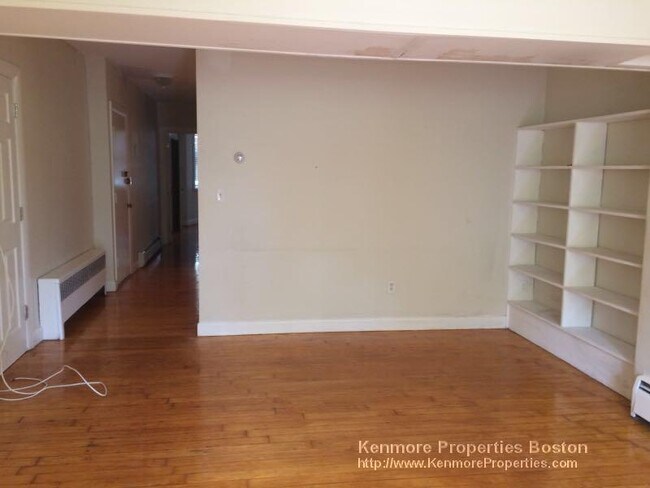 Building Photo - 1728 Beacon St