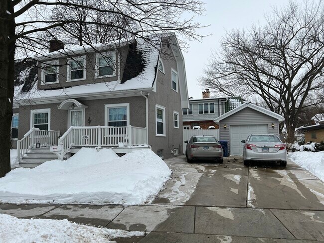 Building Photo - 536 N La Grange Rd