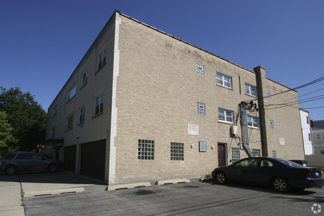 Primary Photo - 4633 W Madison St