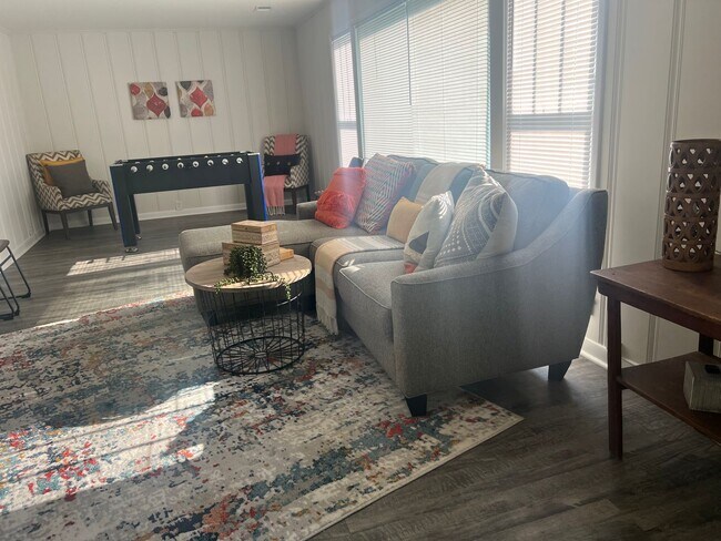 Foto del edificio - 4 bedroom 2 Bath - Available Now