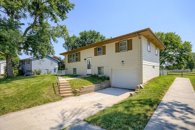 Foto del edificio - Can't Beat This Location!!