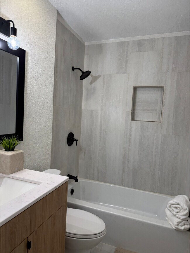Foto del edificio - 3210 Northeast Dr