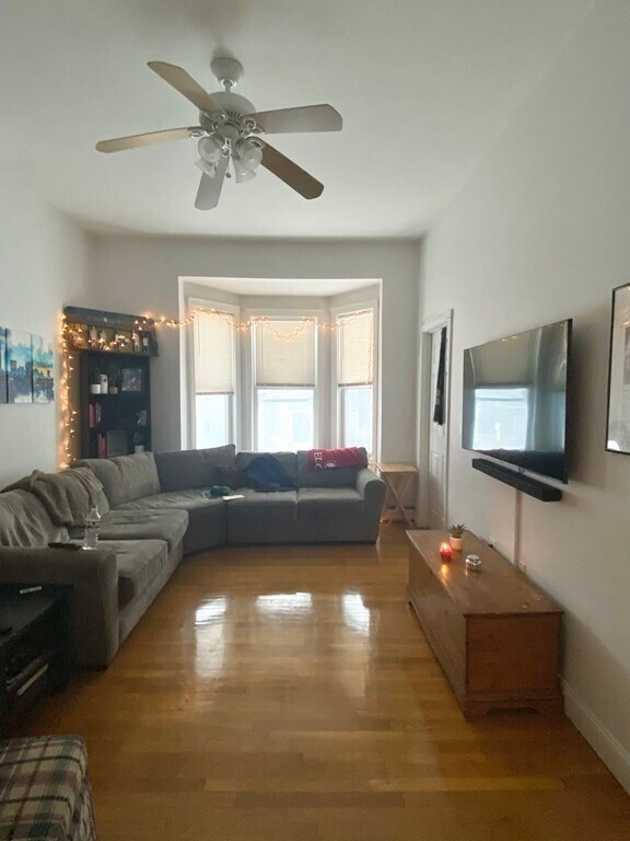 Foto principal - 736 E Broadway