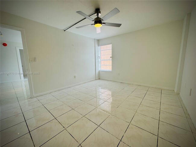 Foto del edificio - 4717 NW 7th St