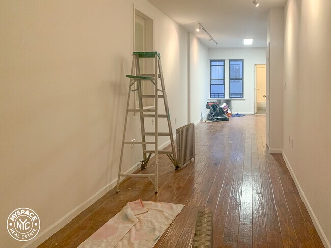 Building Photo - 411 Manhattan Ave
