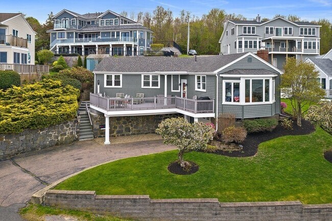 Foto del edificio - 114 Great Hill Dr