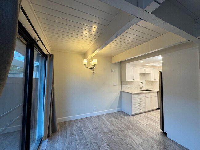 Building Photo - $500 OFF FIRST MONTH RENT!!! 2BD 1.5 BTH C...