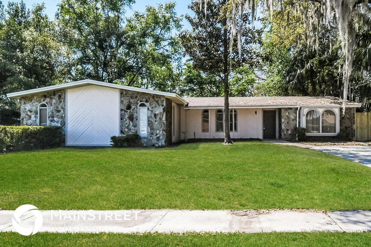 Primary Photo - 1160 Crown Dr