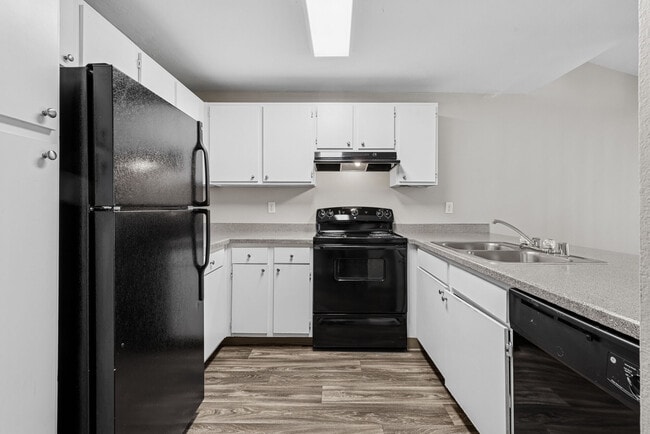 Building Photo - Glen Park At West Campus