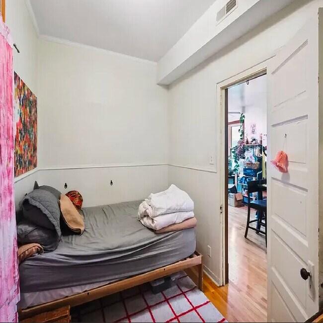 Foto del edificio - 1618 W Carmen Ave