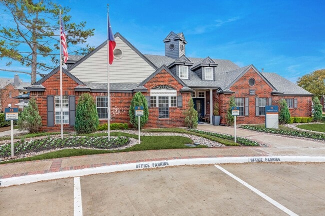 Building Photo - Oaklyn